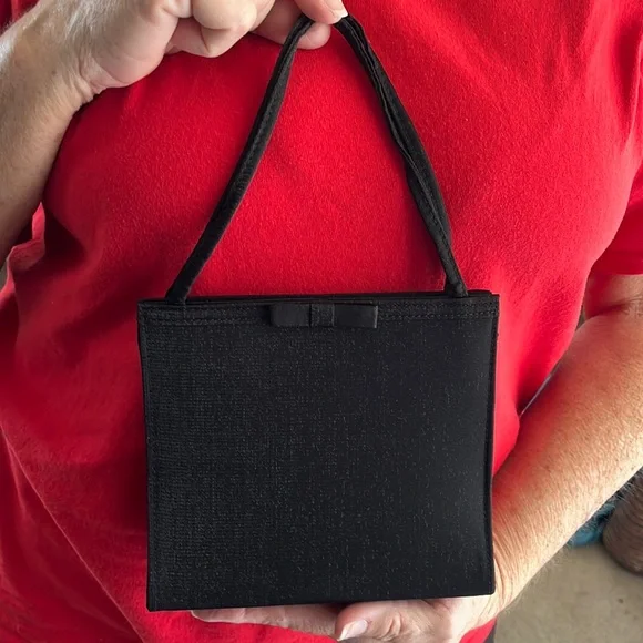 **Sold**❤️Avon Exclusive classic black evening bag - Picture 2 of 6